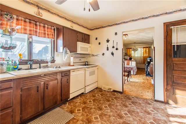 209 East Dr, Chicora Boro, PA 16025