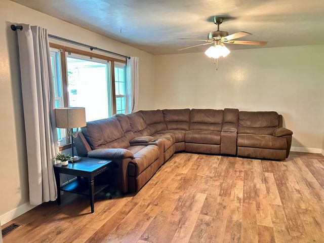 1709 S 11th Avenue, Ozark, MO 65721