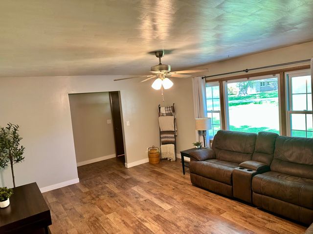 1709 S 11th Avenue, Ozark, MO 65721
