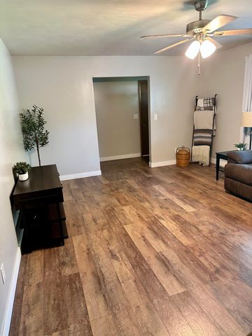 1709 S 11th Avenue, Ozark, MO 65721