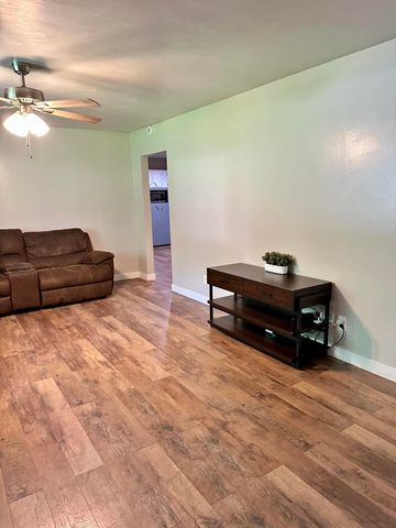 1709 S 11th Avenue, Ozark, MO 65721