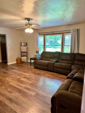 1709 S 11th Avenue, Ozark, MO 65721