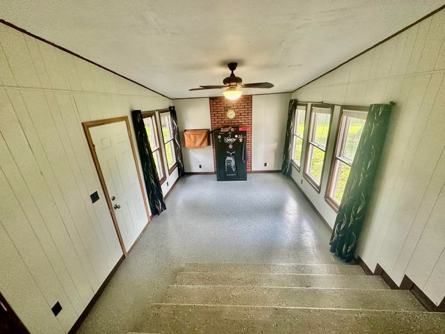 1709 S 11th Avenue, Ozark, MO 65721