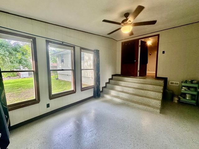 1709 S 11th Avenue, Ozark, MO 65721
