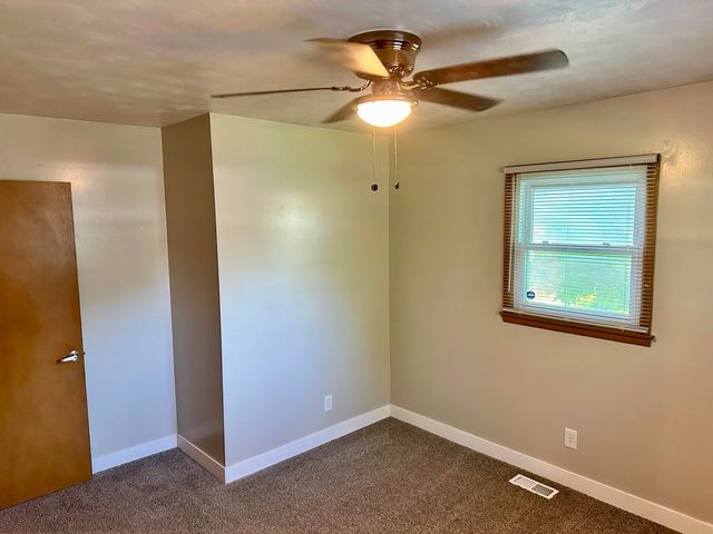 1709 S 11th Avenue, Ozark, MO 65721