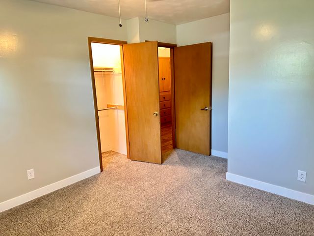 1709 S 11th Avenue, Ozark, MO 65721