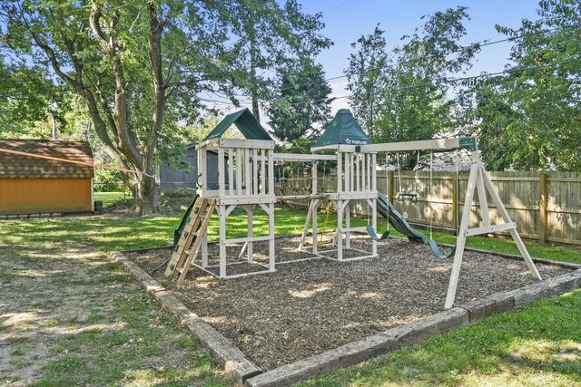 1709 S 11th Avenue, Ozark, MO 65721