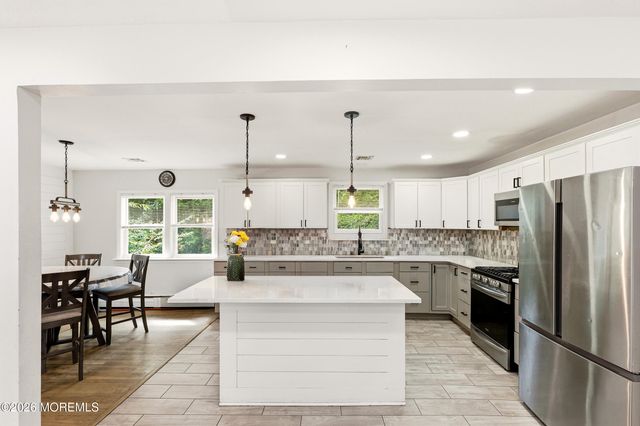 179 Nottoway Lane, Toms River, NJ 08755