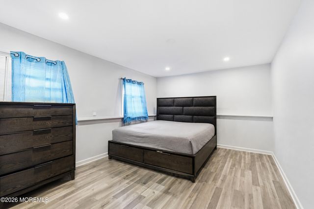179 Nottoway Lane, Toms River, NJ 08755