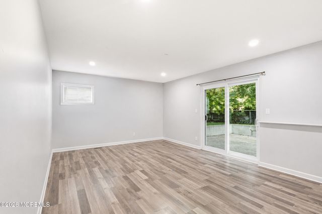 179 Nottoway Lane, Toms River, NJ 08755