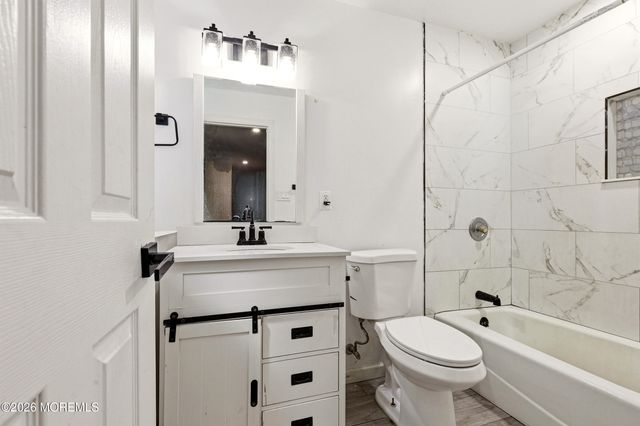 179 Nottoway Lane, Toms River, NJ 08755