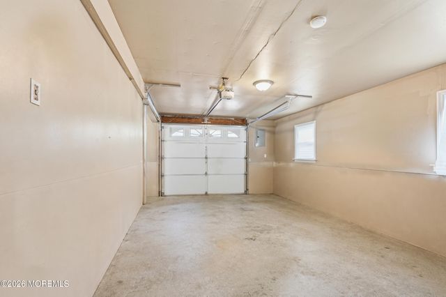 179 Nottoway Lane, Toms River, NJ 08755
