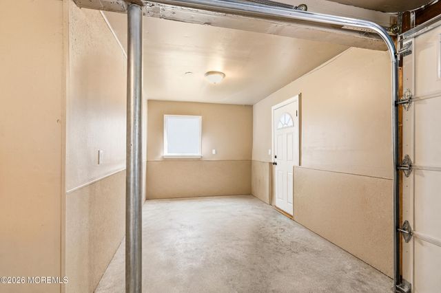 179 Nottoway Lane, Toms River, NJ 08755