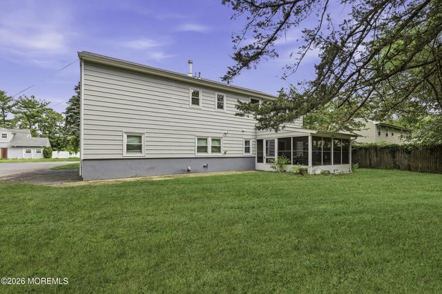 179 Nottoway Lane, Toms River, NJ 08755