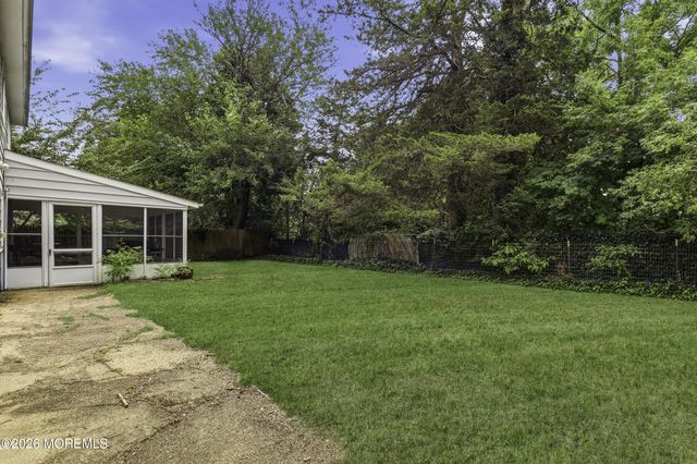 179 Nottoway Lane, Toms River, NJ 08755