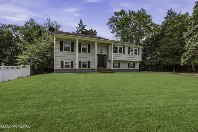 179 Nottoway Lane, Toms River, NJ 08755