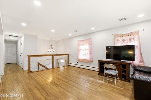 179 Nottoway Lane, Toms River, NJ 08755