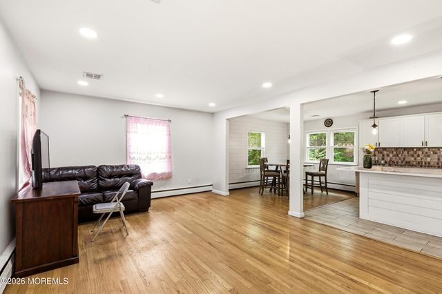 179 Nottoway Lane, Toms River, NJ 08755