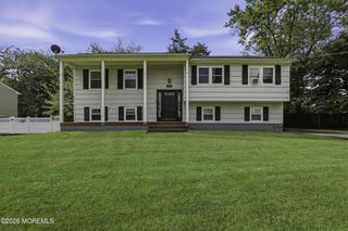 179 Nottoway Lane, Toms River, NJ 08755