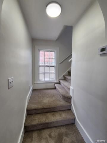 80 E Iroquois Road, Pontiac, MI 48341