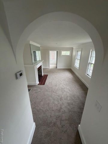80 E Iroquois Road, Pontiac, MI 48341