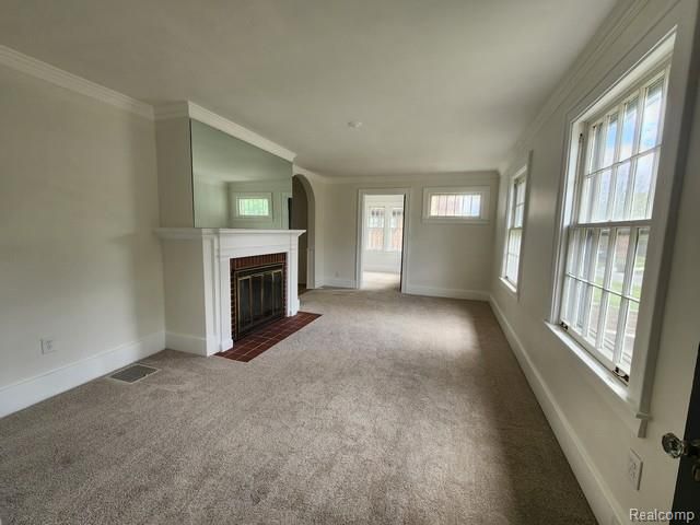 80 E Iroquois Road, Pontiac, MI 48341