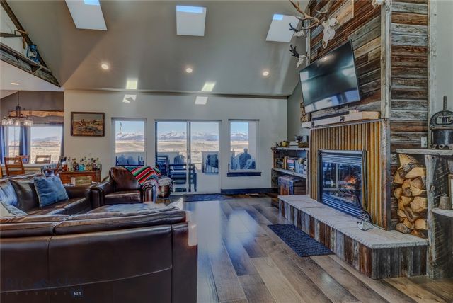 31 Bluffs Court, Clyde Park, MT 59018