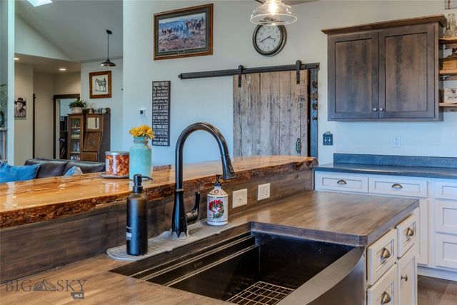 31 Bluffs Court, Clyde Park, MT 59018