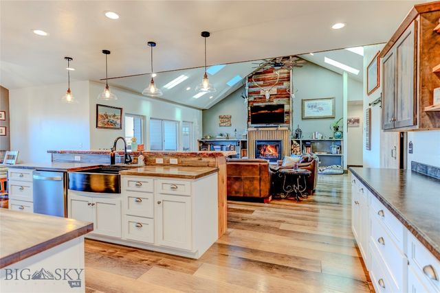 31 Bluffs Court, Clyde Park, MT 59018