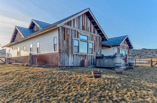 31 Bluffs Court, Clyde Park, MT 59018