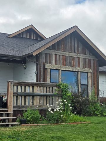 31 Bluffs Court, Clyde Park, MT 59018