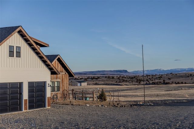 31 Bluffs Court, Clyde Park, MT 59018