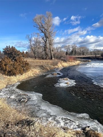 31 Bluffs Court, Clyde Park, MT 59018