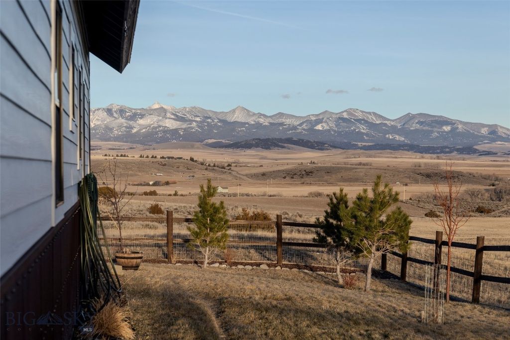 31 Bluffs Court, Clyde Park, MT 59018 photo 4