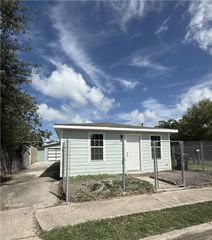 2838 Greenwood Dr, Corpus Christi, TX 78405
