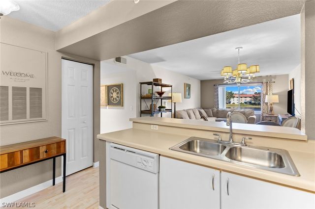8274 Key Royal CIR 1022, Naples, FL 34119