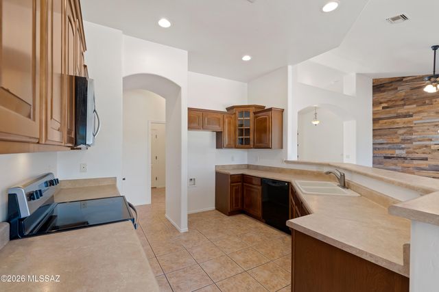 880 Calle Zapotec, Rio Rico, AZ 85648