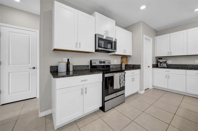 31440 BARREL WAVE WAY, Wesley Chapel, FL 33545