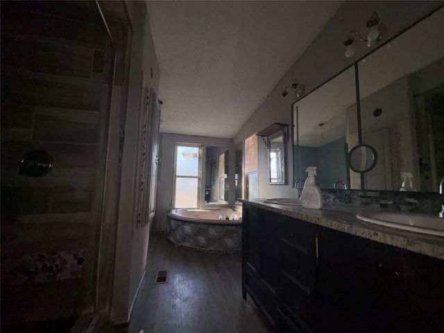 124 S Mountain Ridge, Cresson, TX 76035