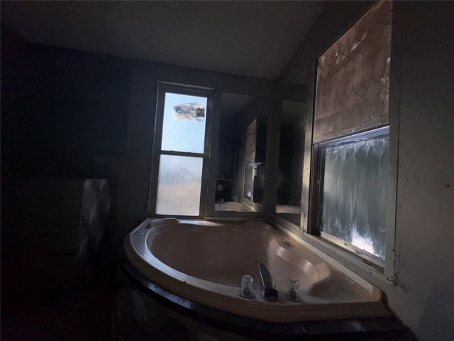 124 S Mountain Ridge, Cresson, TX 76035