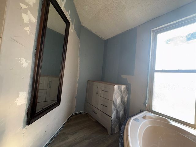 124 S Mountain Ridge, Cresson, TX 76035