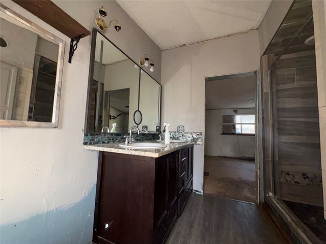 124 S Mountain Ridge, Cresson, TX 76035