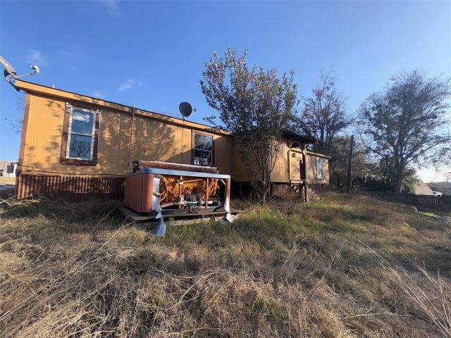 124 S Mountain Ridge, Cresson, TX 76035