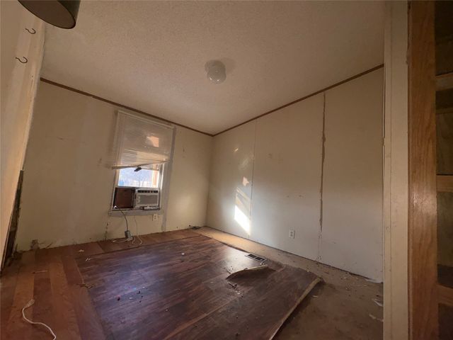 124 S Mountain Ridge, Cresson, TX 76035