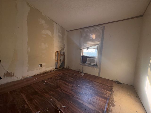 124 S Mountain Ridge, Cresson, TX 76035