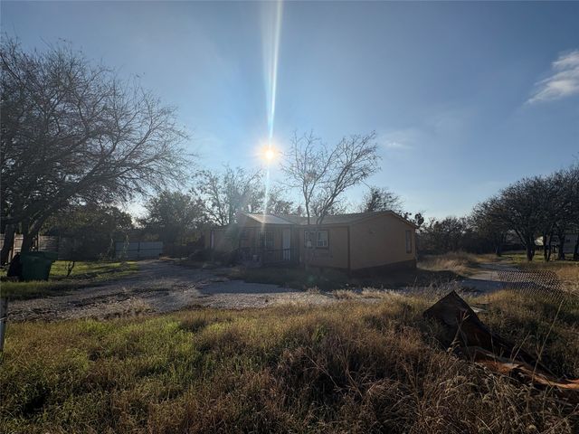 124 S Mountain Ridge, Cresson, TX 76035