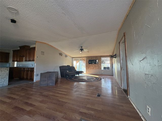 124 S Mountain Ridge, Cresson, TX 76035