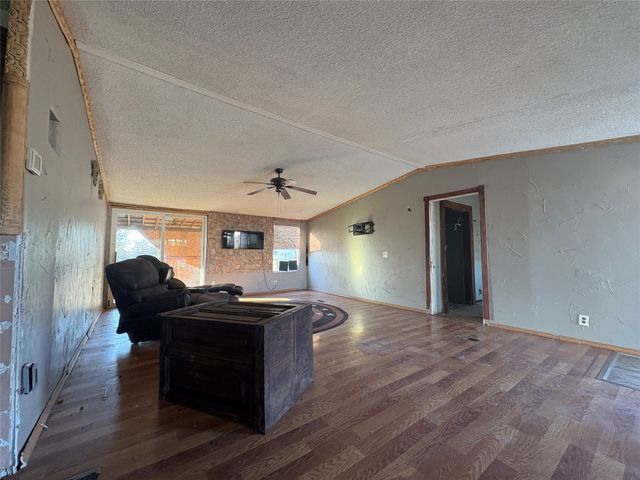 124 S Mountain Ridge, Cresson, TX 76035