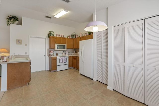 6121 KITTIWAKE DRIVE, Lakeland, FL 33809