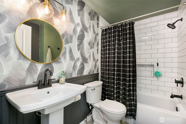 105 Lila Street, Steilacoom, WA 98388